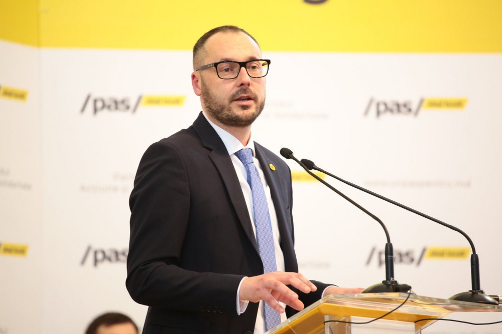 Sergiu Litvinenco: Dodon se victimizează. A fost o vreme rege, apoi a făcut-o pe nebunul, ca, până la urmă, să ajungă un biet pion